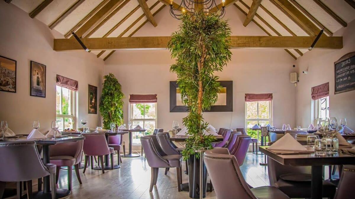 4 Bed Homely Retreat - Wolverhampton Buitenkant foto