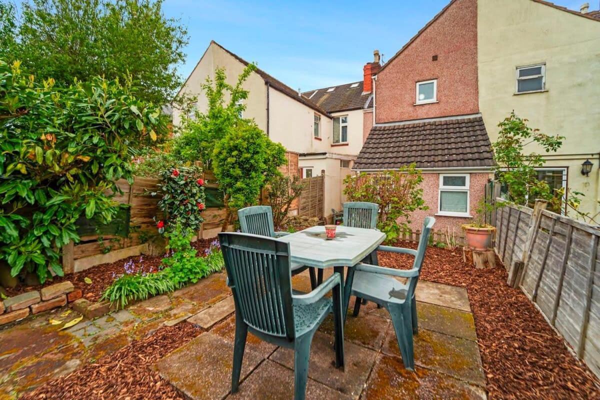 4 Bed Homely Retreat - Wolverhampton Buitenkant foto