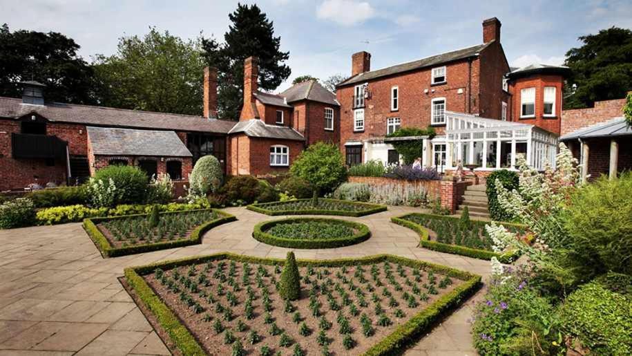 4 Bed Homely Retreat - Wolverhampton Buitenkant foto
